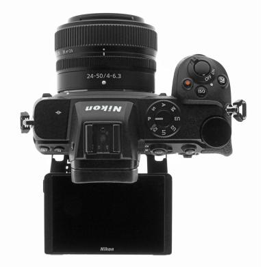 Nikon Z 5 con objetivo Z 24-50mm 4.0-6.3 (VOA040K001) negro