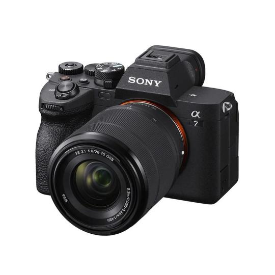 Sony Alpha 7 III con obiettivo FE 28–70mm 1:3.5–5.6 OSS II nero