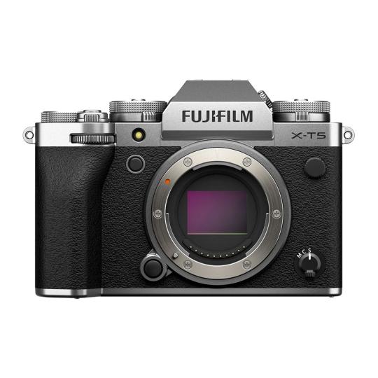 Fujifilm X-T5 mit Objektiv Fujinon XF 16-50mm 2.8-4.8 R LM WR silber